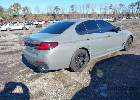 2021 BMW 540I xDrive z USA, uszkodzony, nr VIN WBA73BJ0XMWW98651
